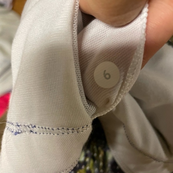 Lululemon Running In The City Tank Top - Size 6 - Picture 8 of 8